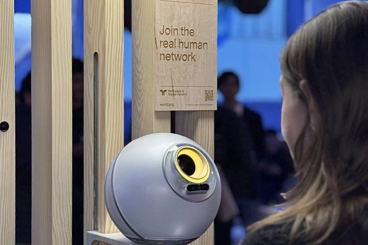 World es una red de identidad digital impulsada por Sam Altman (OpenAI) y Alex Blania que busca crear una manera confiable de identificar a los humanos en el mundo digital sin poner en peligro su información personal.