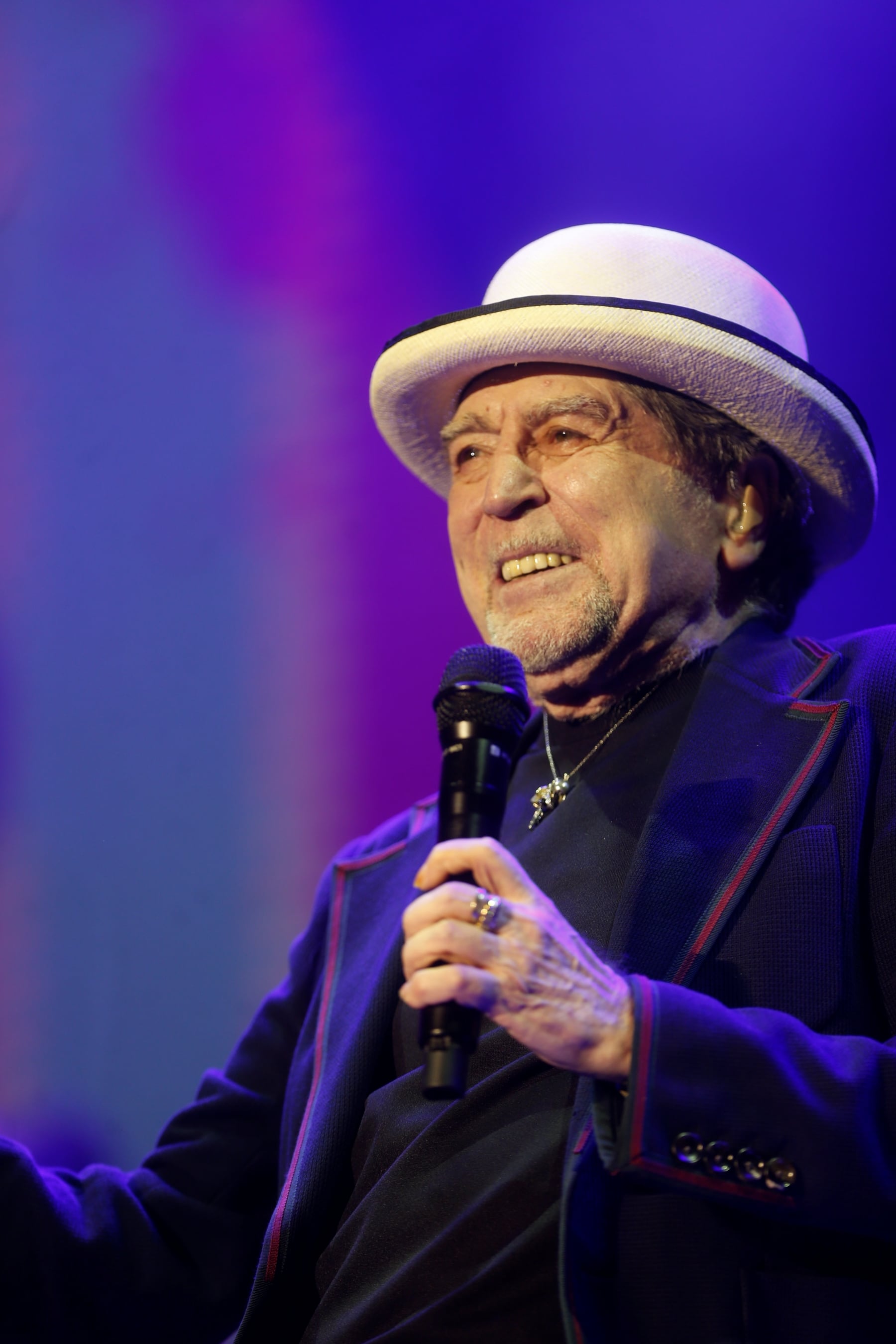 Joaquín Sabina se presentó en Lima como parte de su gira de despedida. Este tour mundial marca su despedida de los escenarios y un homenaje a su público por años de apoyo.