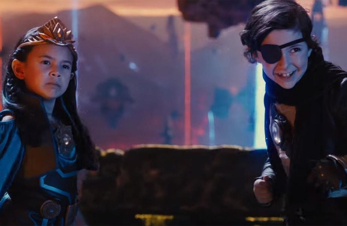 Gina Rodríguez y Zachary Levi son los protagonistas de “Miniespías: Armagedón”, que se estrenó el 22 de septiembre (Foto: Netflix)