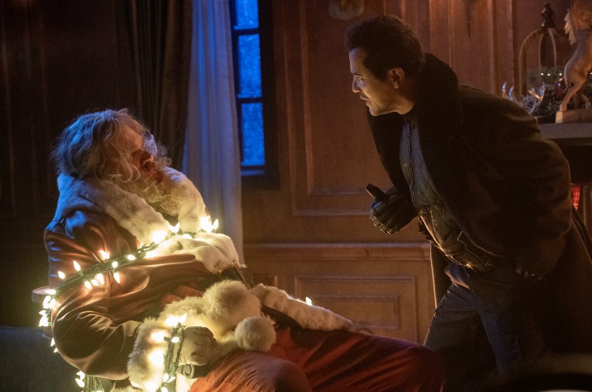 David Harbour y John Leguizamo en "Noche sin paz" (Foto: Universal Studios)