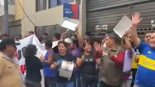 Mesa Redonda: comerciantes formales realizan protesta para exigir la reubicación de ambulantes