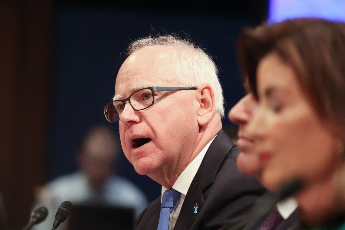 Robbins pidió la renuncia de Walz y exigió un cambio profundo en la gestión para frenar el fraude. (Foto: AFP)