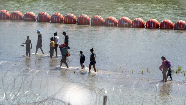 México envía nueva nota a Estados Unidos para acusar a Texas de violar tratados con boyas en el río