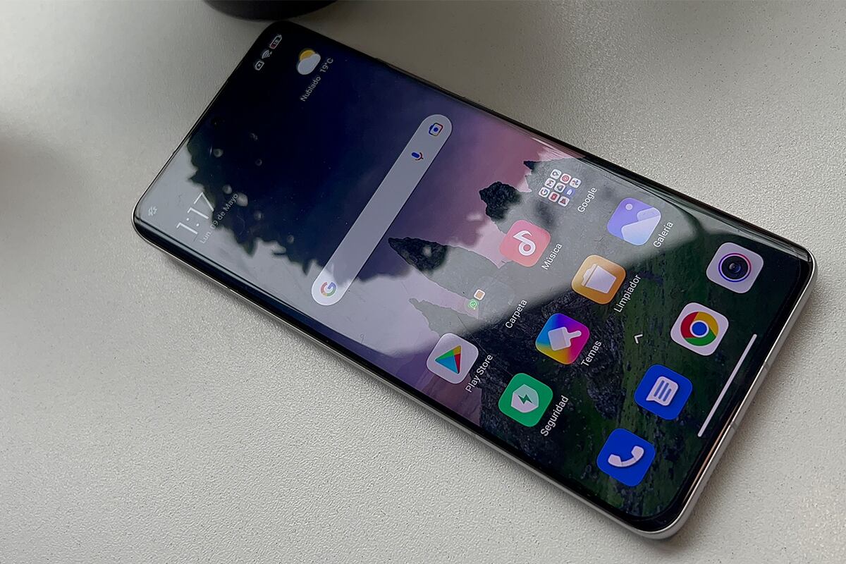 La display del Xiaomi 12 es de 6.28 pulgadas, pero la particularidad de esta pantalla es que cuenta con una ligera curvatura. (Foto: MAG - Rommel Yupanqui)