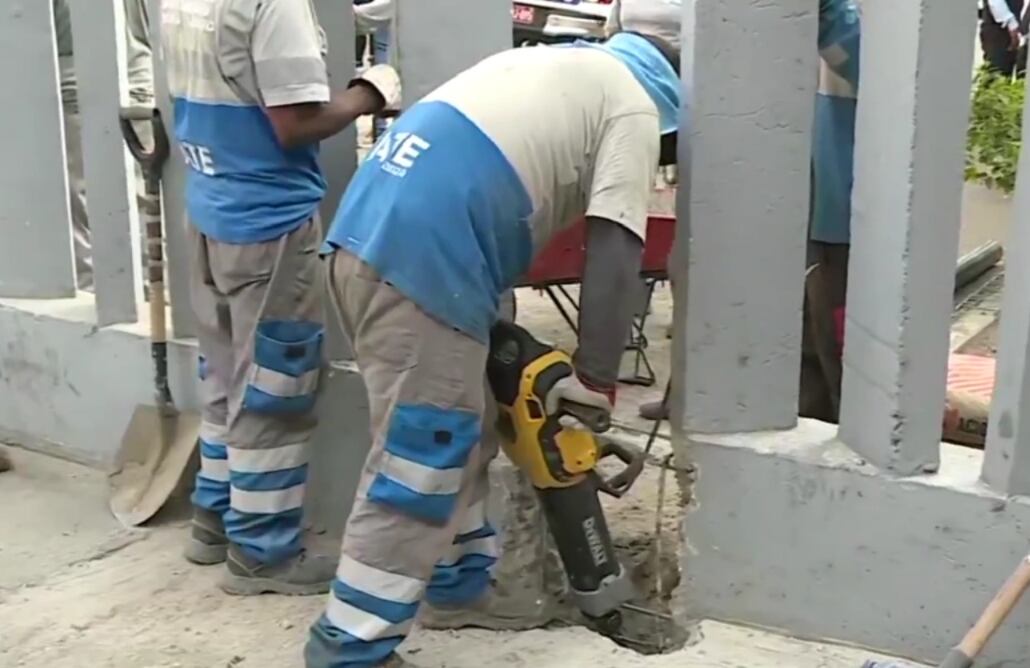 Ate: acuerdan derribar solo parte del muro en Mayorazgo tras horas de tensión. (Foto: Captura/Canal N)