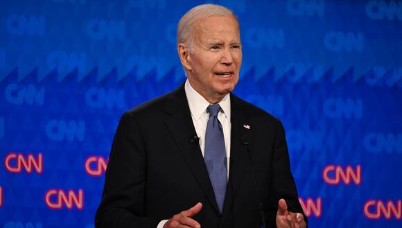 El presidente estadounidense Joe Biden participa en el primer debate electoral presidencial de 2024. EFE/EPA/WILL LANZONI