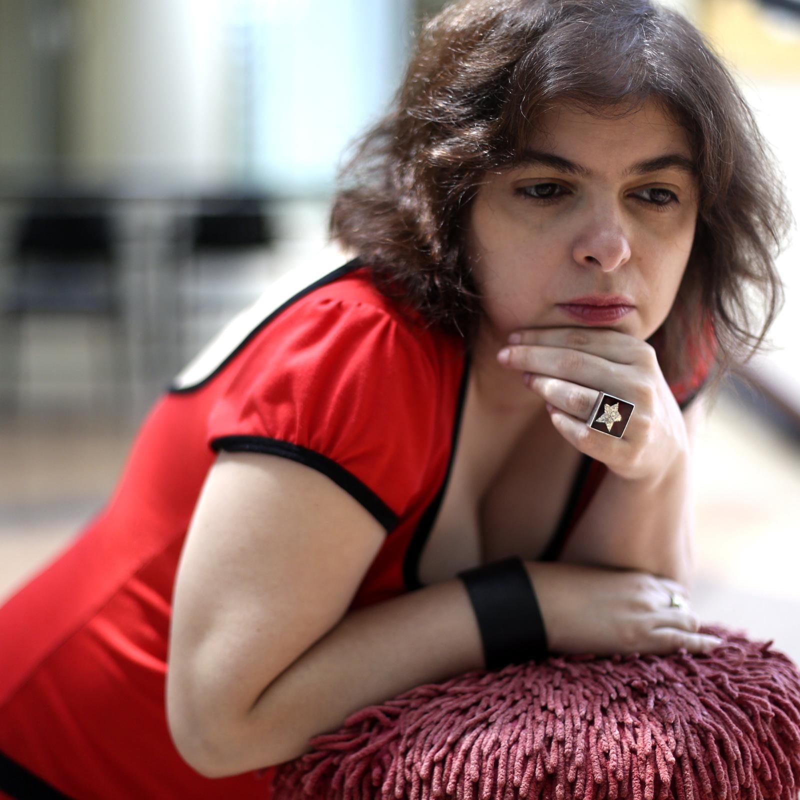 Mariana Enríquez retratada durante una visita a Lima en el 2015. (Foto: Nancy Chappell/ El Comercio)