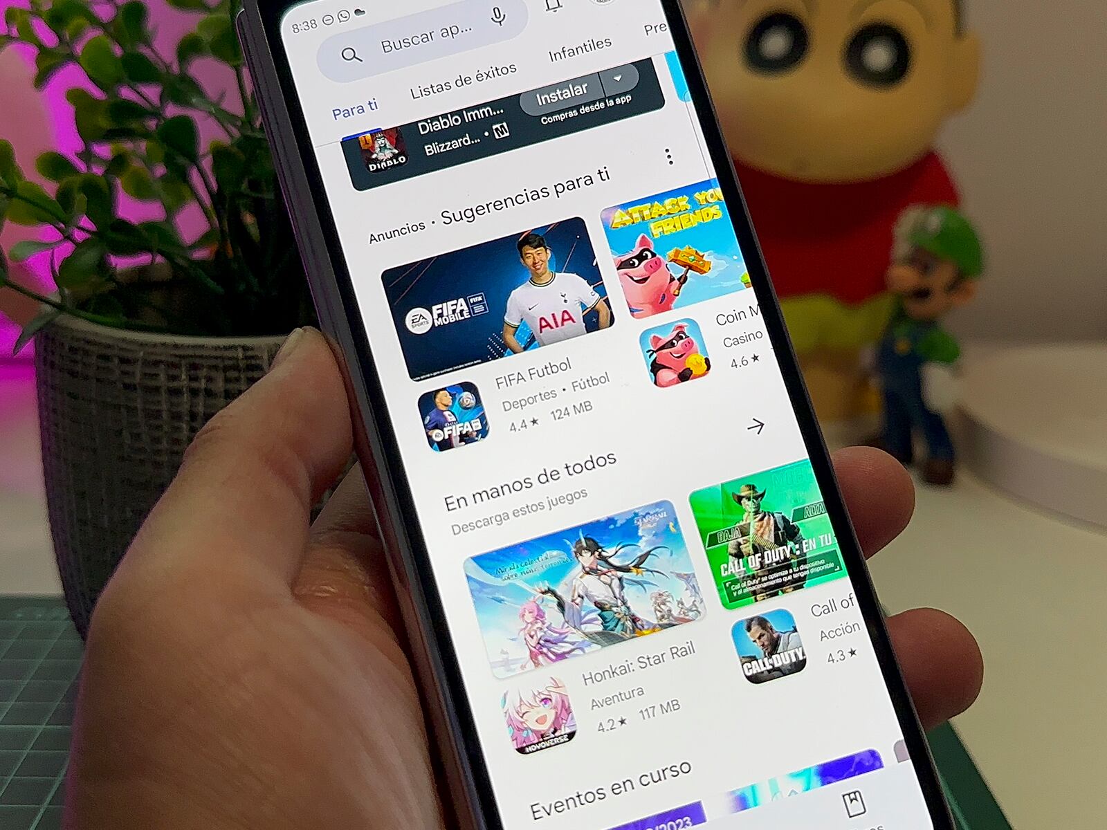 REVIEW | Si bien se adapta bien a la pantalla, a veces terminas por presionar teclas que no deberías, sobre todo si eres de escribir por el celular. (Foto: MAG - Rommel Yupanqui)