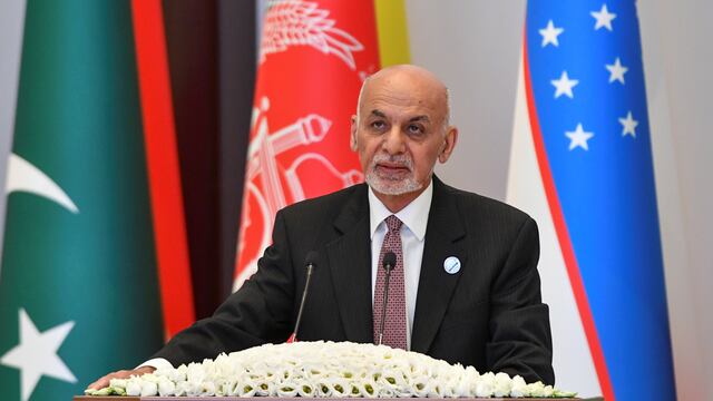 ¿Por qué los talibanes exigen la renuncia y el exilio del presidente afgano Ashraf Ghani?