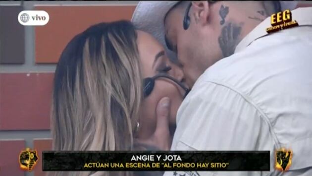 Angie y Jota se dieron beso en competencia de "Esto es guerra". (Imagen: América TV)