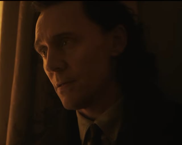 Tom Hiddleston regresa como Loki, pieza clave del futuro multiversal de Marvel.