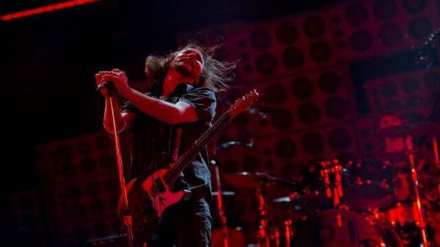 Pearl Jam vuelve con sonido punk y "vibraciones a lo Pink Floyd"