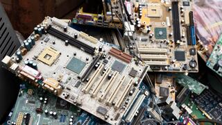 La IA podría multiplicar por mil la basura electrónica en esta década, equivalente a 11.000 aviones