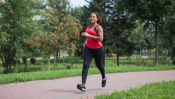 Según el portal Runner's World, correr tiene múltiples beneficios para la salud, desde perder peso hasta controlar estrés.