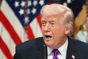 Trump afirma que él debe “participar” en elección de próximo líder de Irán, “como con Delcy Rodríguez” en Venezuela