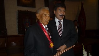 Cafetalero que cumplirá 100 años recibió la medalla de Arequipa