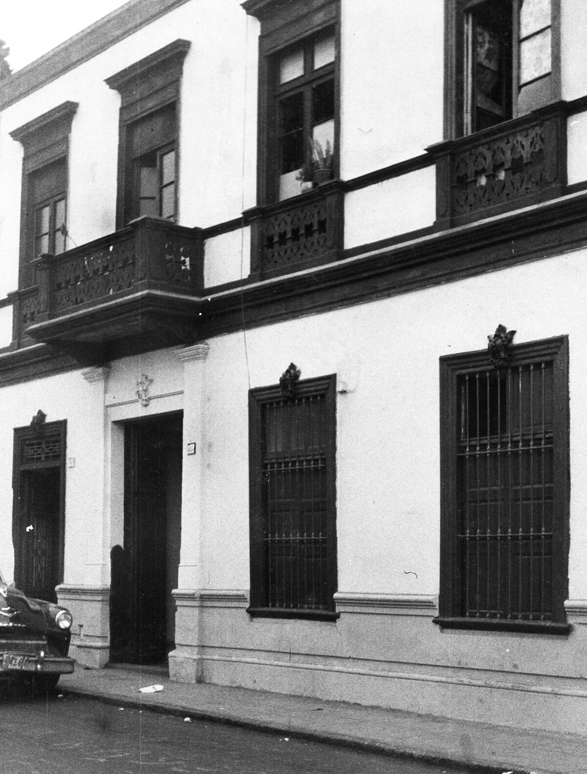Década de 1950. Calle de la Medalla (octava cuadra del jirón Ica), Centro de Lima. Casona desde la cual el coronel Francisco Bolognesi partió rumbo a la Batalla de Arica. (Foto: Archivo Histórico de El Comercio).