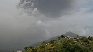 El volcán de San Vicente y las Granadinas registra una segunda gran erupción y continua las evacuaciones de residentes | VIDEOS