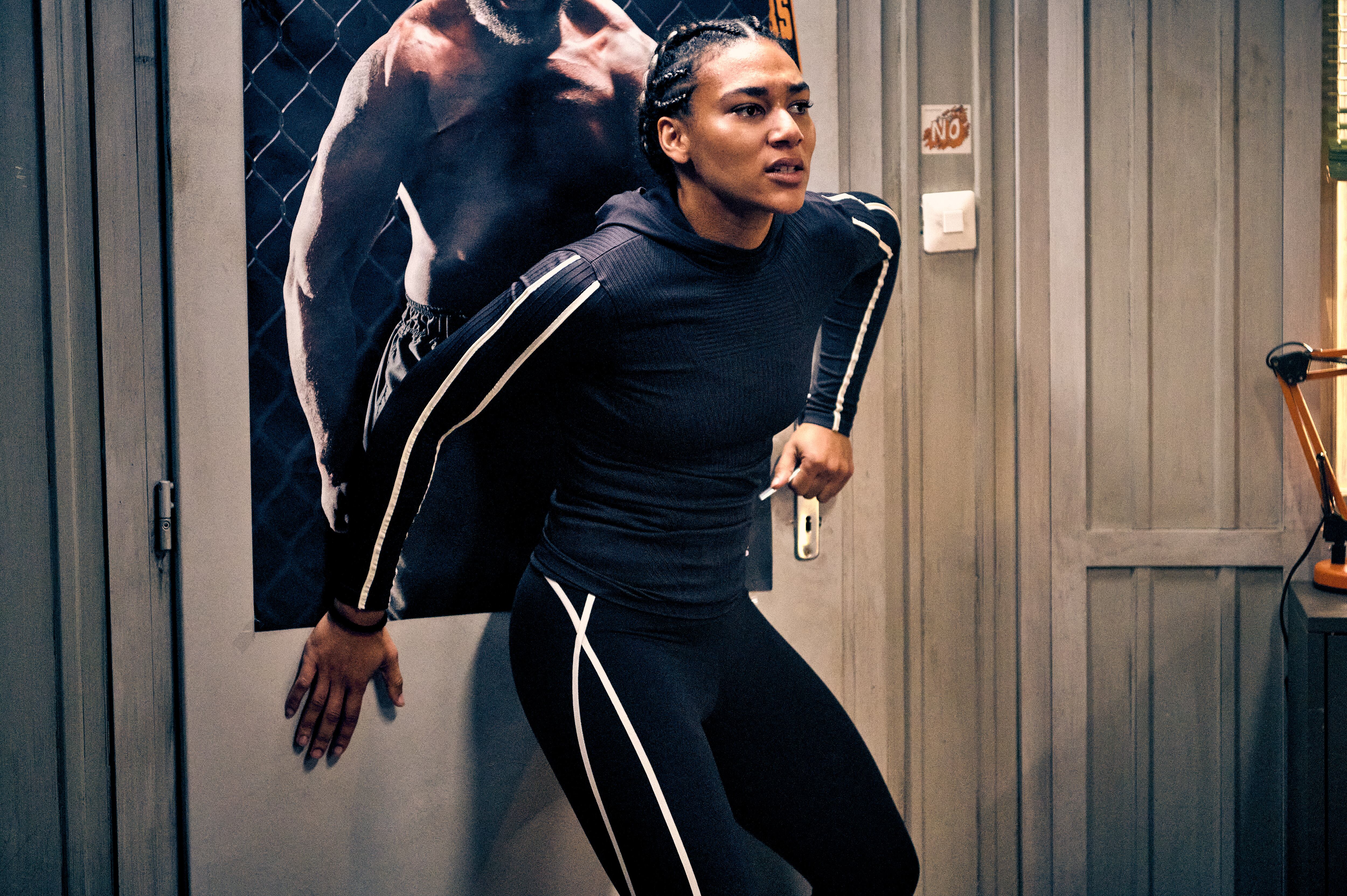 Marie Mouroum interpretando a Cosma en un gran papel de "60 minutos". (Foto: Netflix)