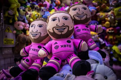 Peluches, gorros, piñatas y más: cómo se vive la ‘messimanía’ en Lima y todo lo que se puede conseguir del Inter Miami en Gamarra y Mesa Redonda
