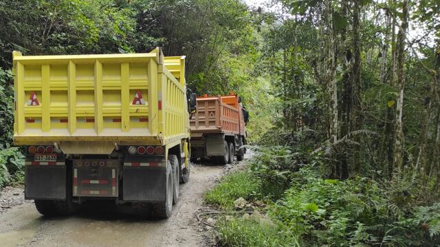 Al menos 12 volquetes con oro ilegal salen del Perú a Ecuador a diario por El Cenepa
