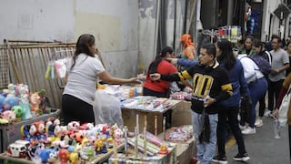 Comerciantes de Mesa Redonda anuncian paralización de labores contra informales que ocupan la vía pública