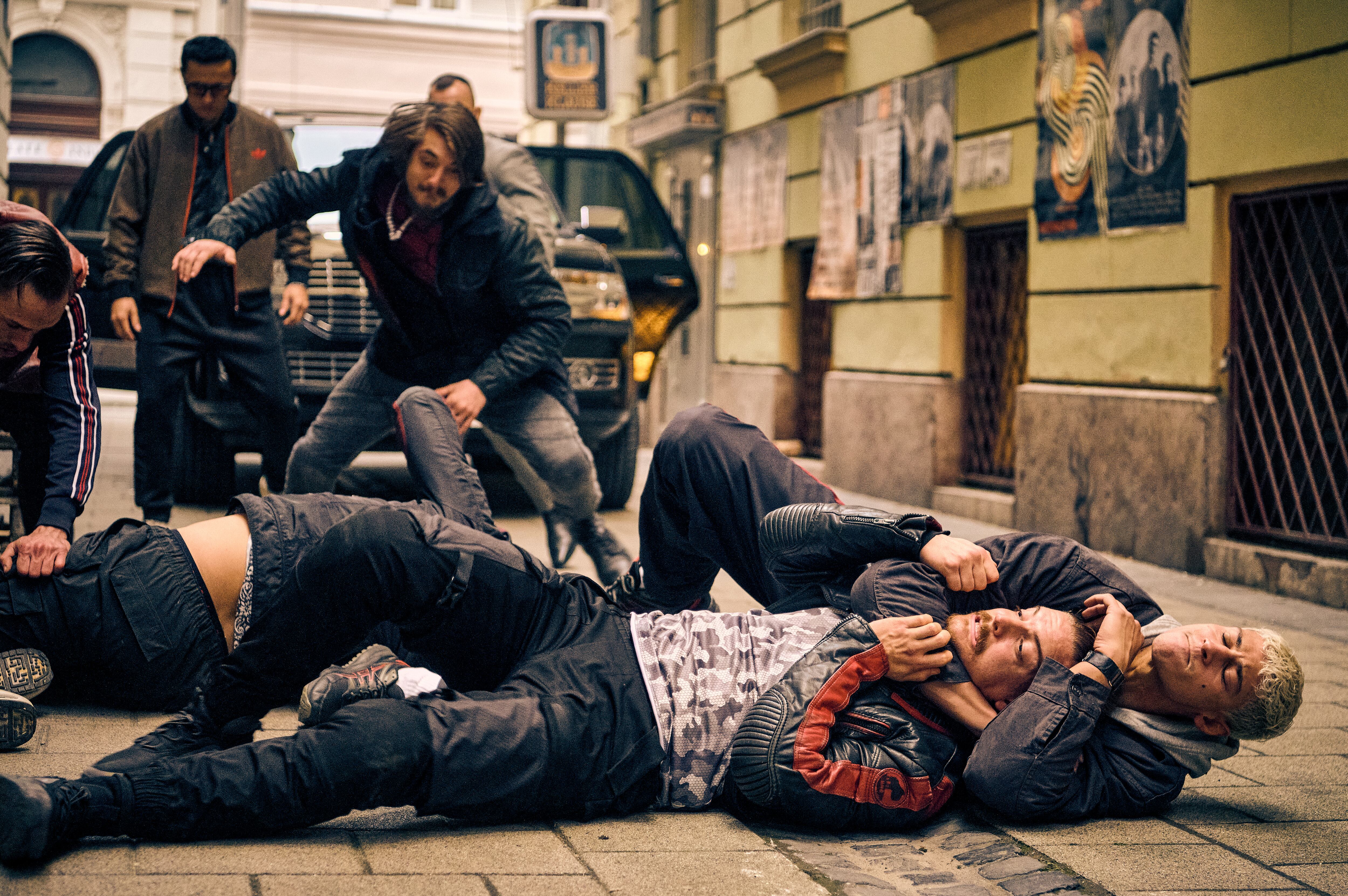 Acción en las calles de Berlín, Alemania. (Foto: Netflix)
