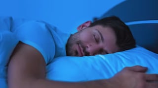 “Favorece el sueño profundo y reparador”: expertos revelan la hora exacta para dormir y vencer el insomnio de ‘segundo aire’ nocturno