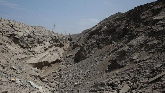 Punta Hermosa contra el tiempo: tramo de cauce natural del huaico sigue bloqueado por desmonte y basura