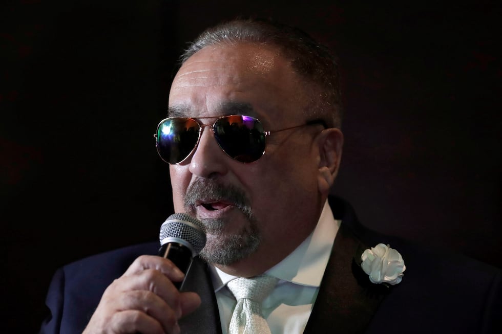 El impacto de Colón también se extendió a colaboraciones con figuras como Celia Cruz, con quien grabó el éxito "Usted abusó" | Foto: EFE