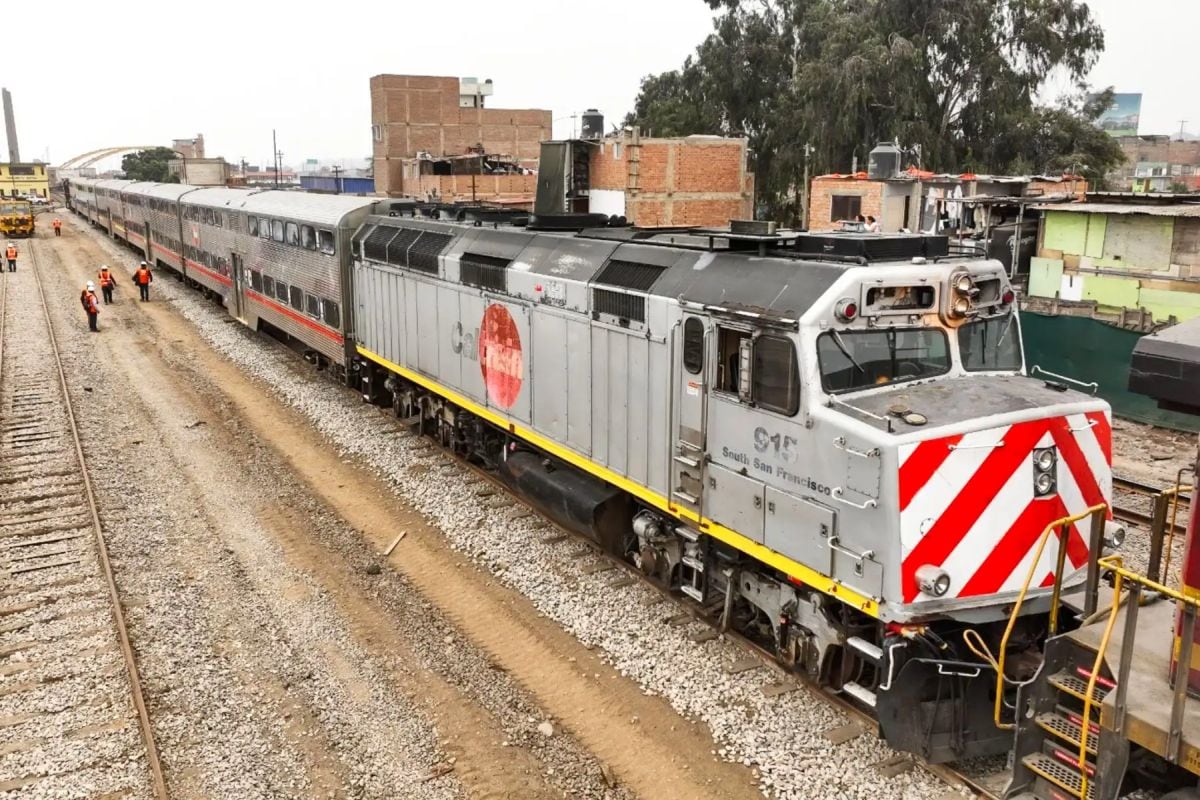 La ceremonia fue encabezada por el ministro Aldo Prieto y el alcalde Renzo Reggiardo. Foto: Andina