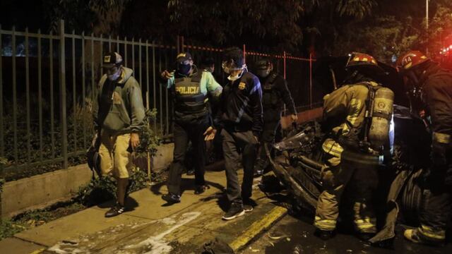 Jesús María: jóvenes resultaron ilesos tras chocar su vehículo contra un poste en la avenida Salaverry | VIDEO 