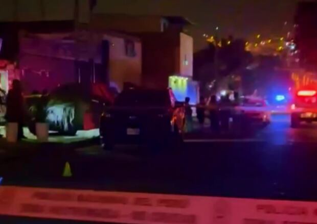 Agentes de la Policía Nacional llegaron al lugar para iniciar las diligencias. (Foto: Captura/X)