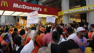 Estados Unidos: empleados de 'fast foods' realizan huelga en 60 ciudades
