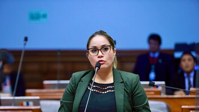 Denuncian que congresista Cheryl Trigozo realiza espectáculo privado para proveedor del Estado