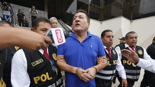 Exgerente de Petroperú Hugo Chávez dice que es “preso político” durante traslado desde la Dirincri