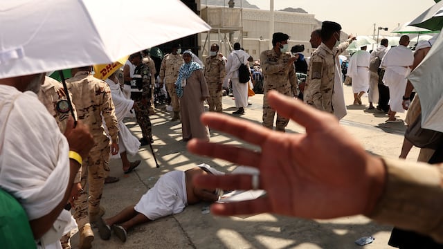 Se eleva a más de 900 los muertos en la peregrinación a La Meca marcada por calor extremo