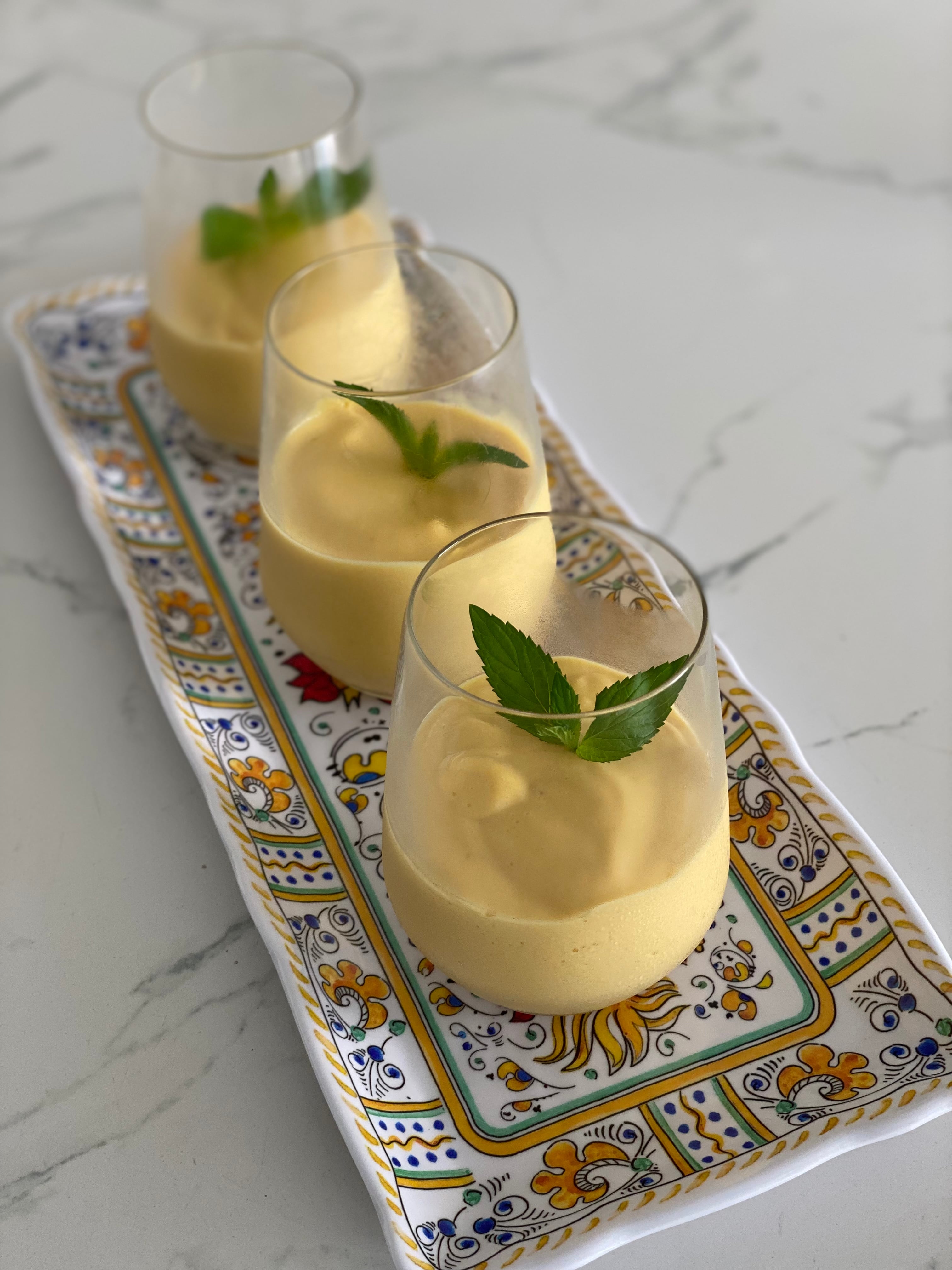 Mousse de maracuyá, una receta de la Gastronauta.