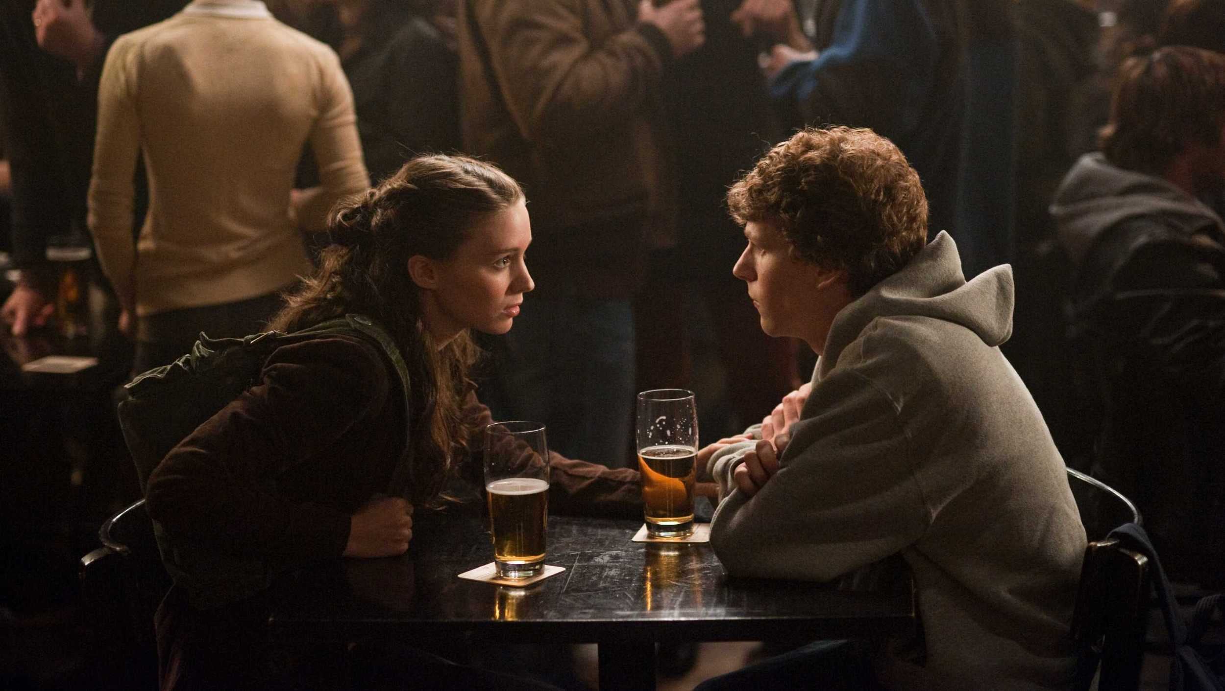 Rooney Mara y Jesse Eisenberg en una escena de la película "The Social Network" (Foto: Columbia Pictures)