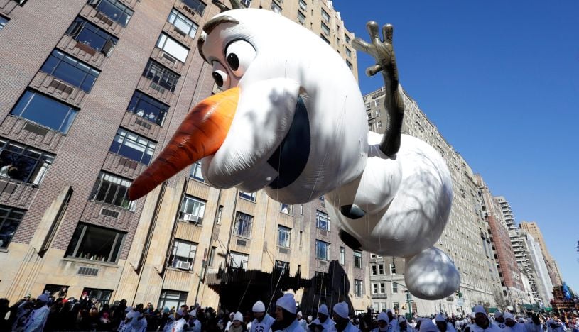 Los desfiles de navidad son muy tradicionales en todo Estados Unidos (Foto: EFE)