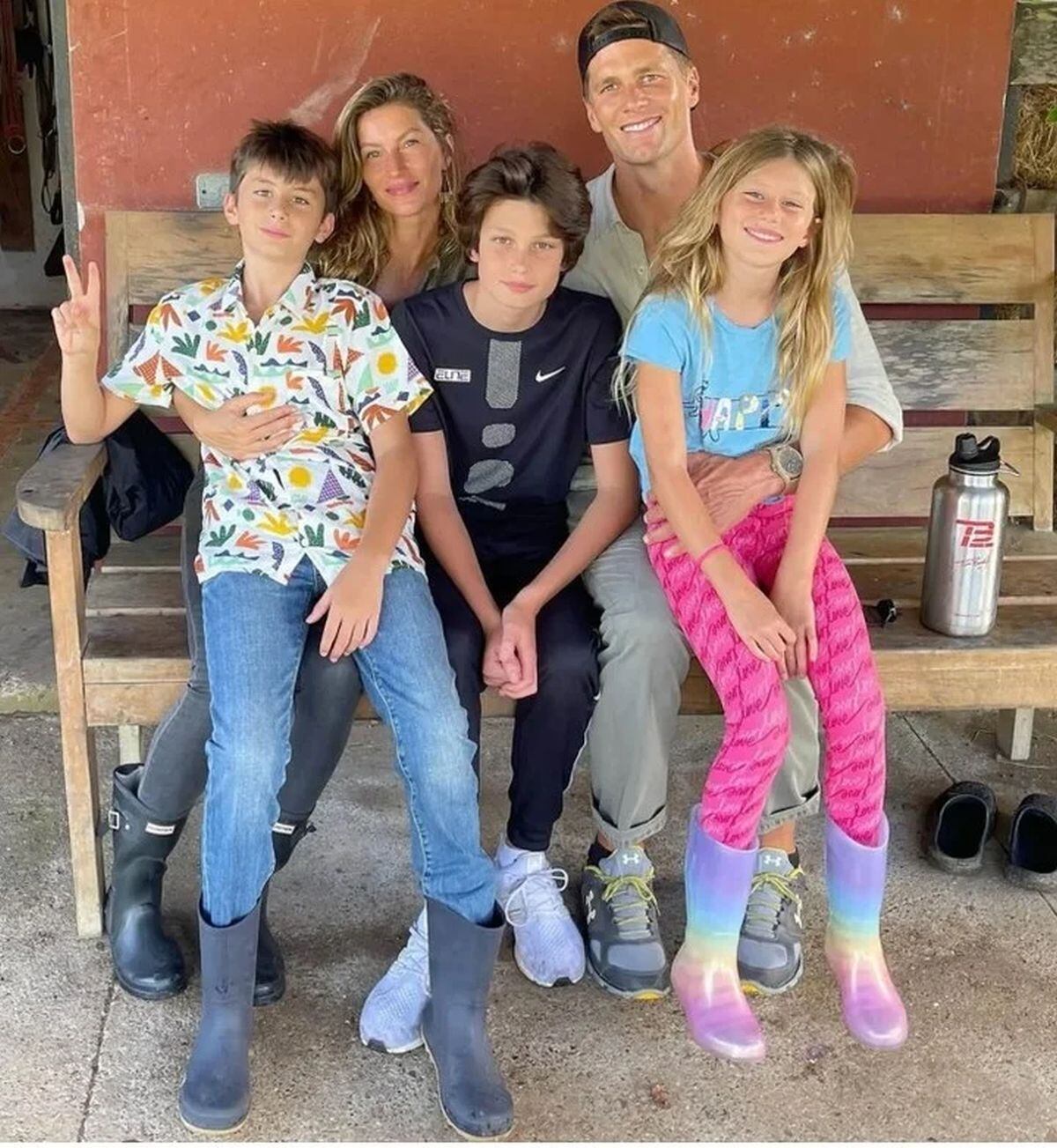 Tom y Gisele junto a sus hijos Benjamin, de 12; Vivian, de 9 y Jack, de 15, producto de la anterior relación de Brady con su ex Bridget (Foto: Gisele Bündchen / Instagram)