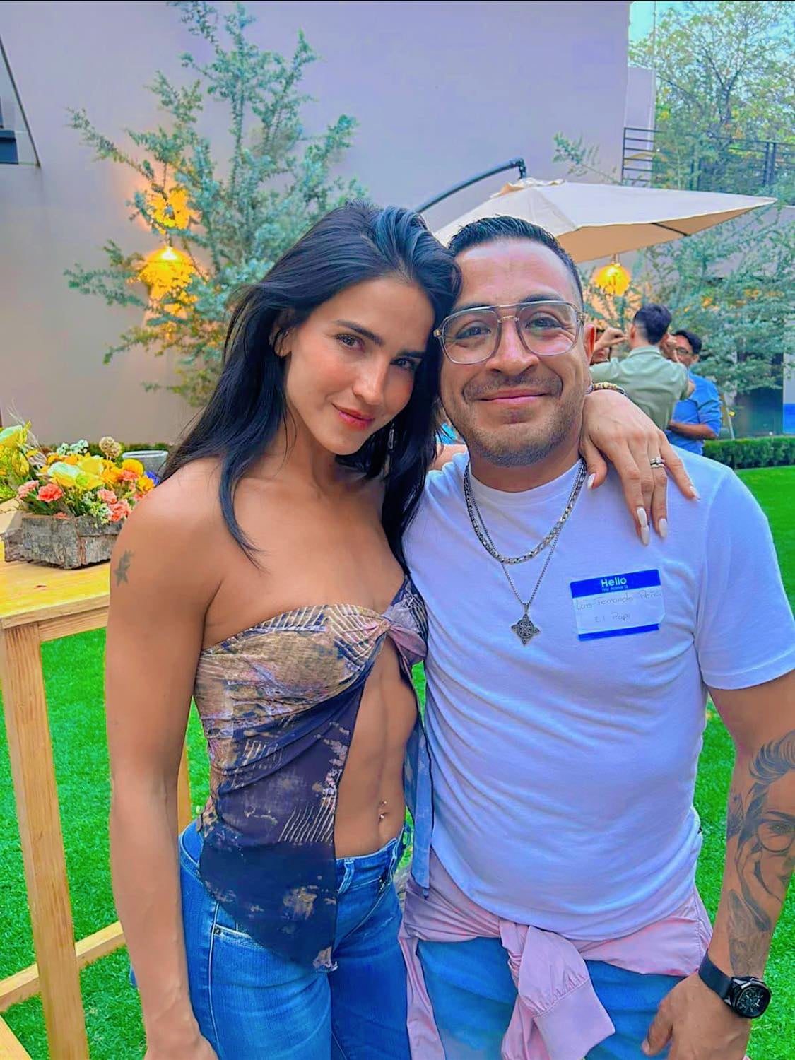 Luis Fernando Peña y Bárbara de Regil en el detrás de cámaras de la serie mexicana "Rosario Tijeras" (Foto: Luis Fernando Peña / Facebook)