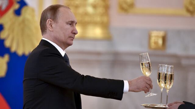 La guerra del champán: Rusia y Francia se enfrascan en batalla por la bebida de lujo