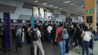 Aeropuerto Jorge Chávez: ciudadanos continúan a la espera de información de sus vuelos