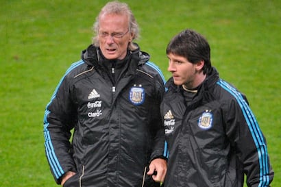 Fernando Signorini junto a Messi en el Mundial Sudáfrica 2010. (Foto: Agencias)
