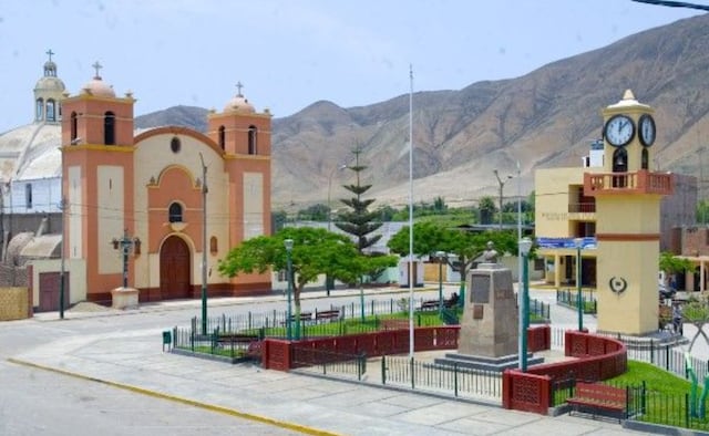 Visitar la Plaza de Armas. Da un paseo por la Plaza de Armas de Azpitia, donde podrás apreciar la arquitectura tradicional y disfrutar de un ambiente tranquilo y acogedor. (Foto: Turismo Perú)