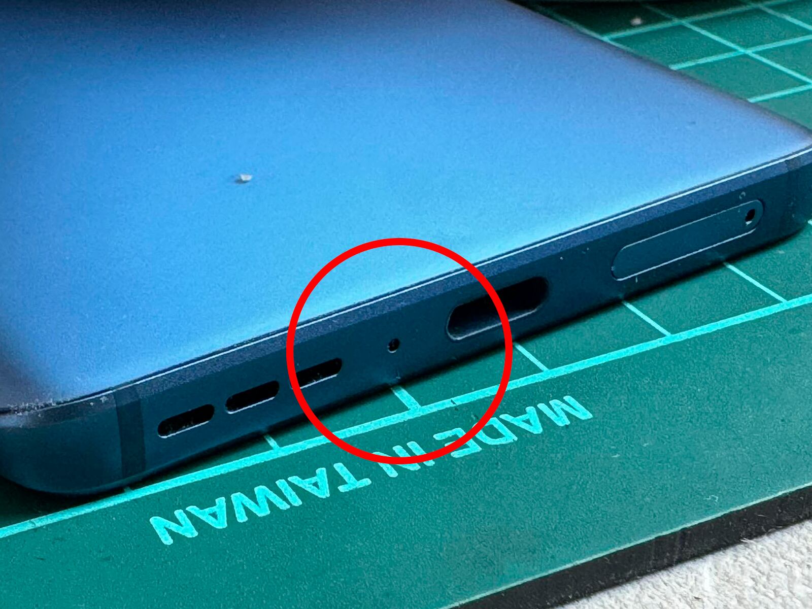 ANDROID | Este pequeño huequito no es nada más que el micrófono. (Foto: MAG - Rommel Yupanqui)