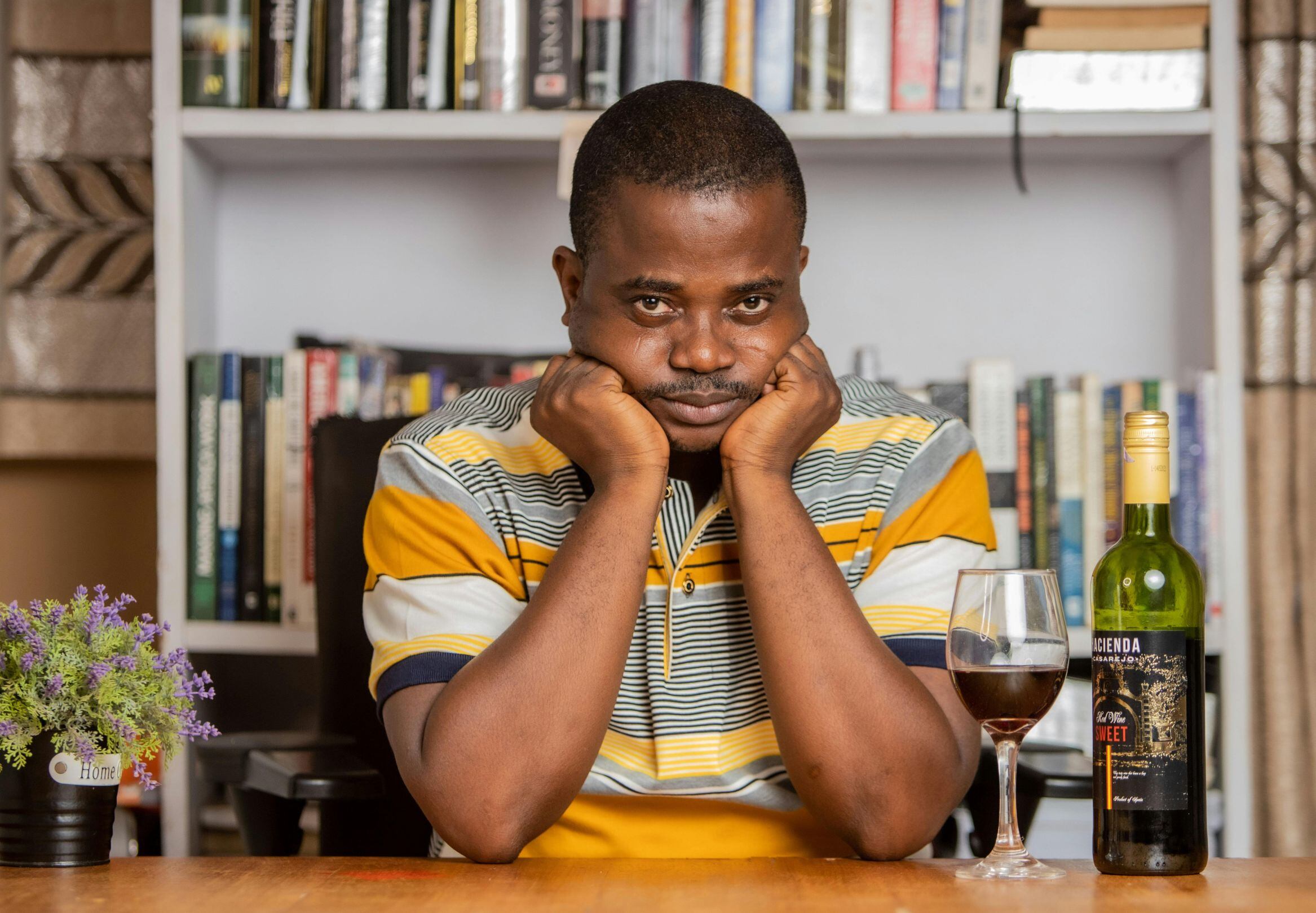 Si se bebe más de nueve copas a la semana, según el nuevo informe, el riesgo de morir es de uno entre 100. (Foto: Wundef Media / Pexels)