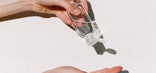 Cómo crear tu propio desinfectante de manos casero