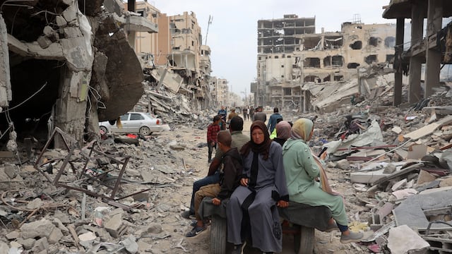Los palestinos desplazados encuentran una destrucción “indescriptible” al retornar a Jan Yunis